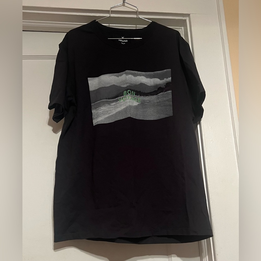 Black shirt, 100% cotton, "bon voyage" print. Regular fit